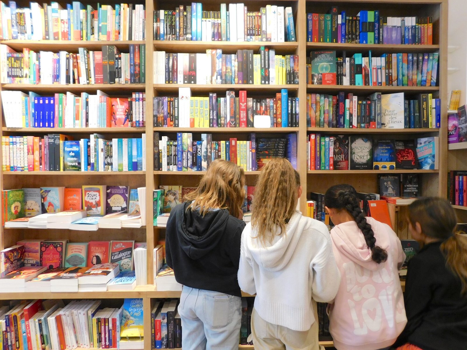 jeunes en librairie